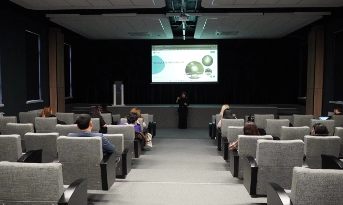  A meeting was organized at the STEAM Innovation Center with the principals of several schools.