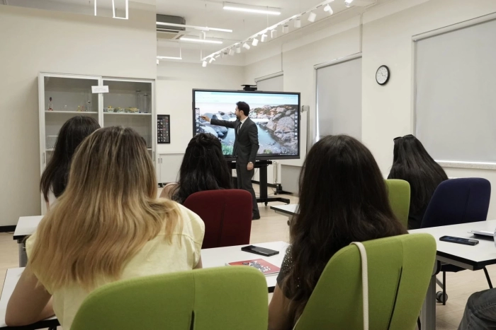  STEAM Azərbaycan və Azərbaycan müəllimi qəzetinin təşkilatçılığı ilə STEAM Mərkəzlərində çalışan əməkdaşların yaradıcı yazı bacarıqlarını inkişaf etdirmək məqsədilə bloq yazarlığı üzrə təlim təşkil olunub