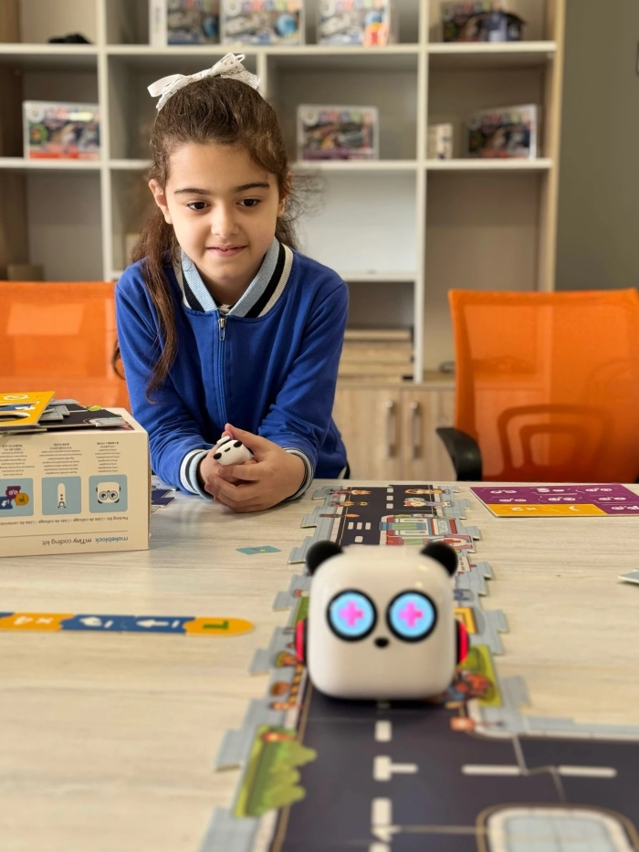  Ölkənin müxtəlif regionlarında yerləşən 21 STEAM Mərkəzində yeni təlim qrupları üzrə dərslər başlayıb!