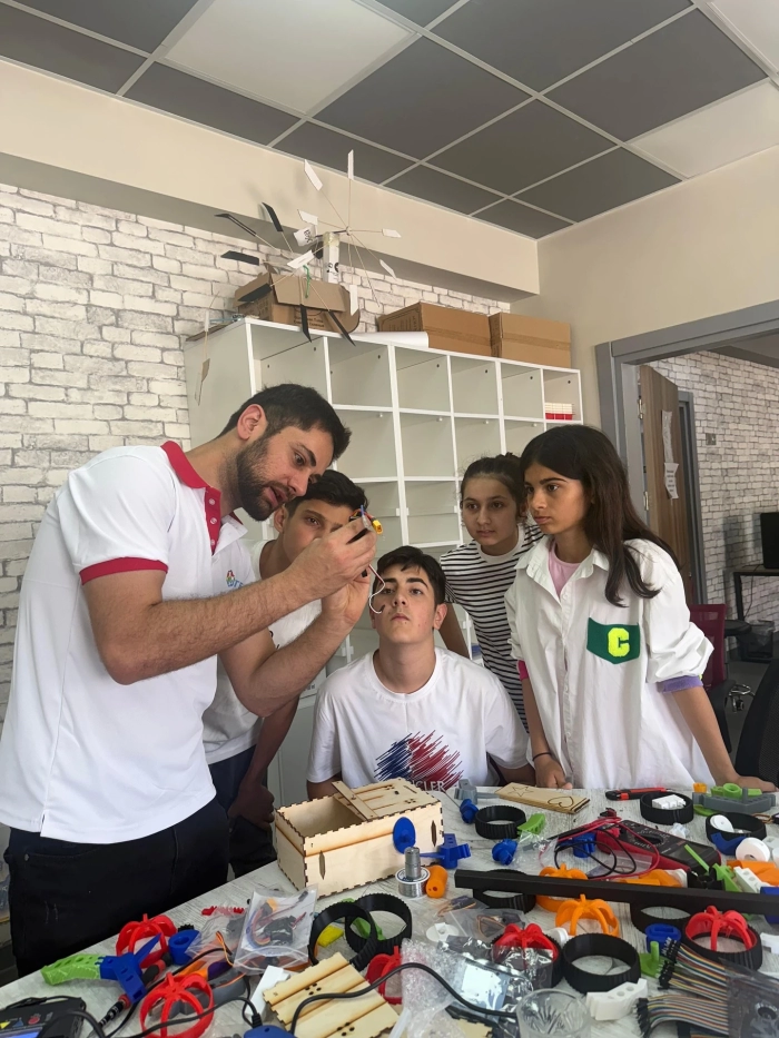  TEAM Azərbaycanın mütəxəssisləri tərəfindən Xırdalan 3 saylı STEAM Mərkəzində maraqlı və maarifləndirici təlim təşkil olunub